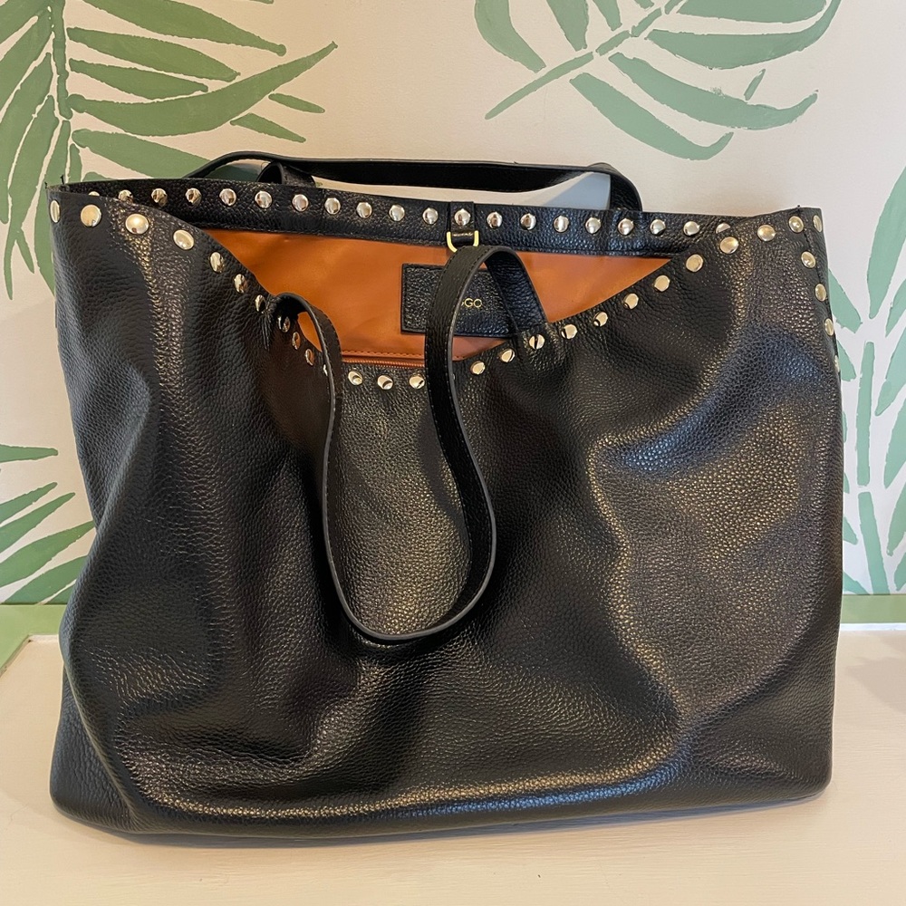 Black shoulder bag